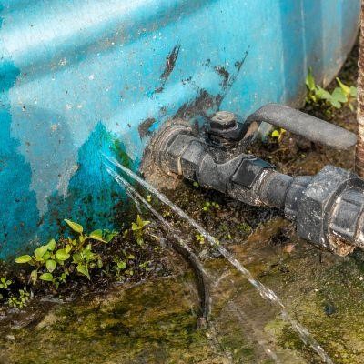 como reparar un tanque de agua